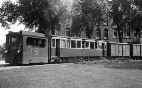 Een Zutphense tram op de IJsselkade in ca. 1935