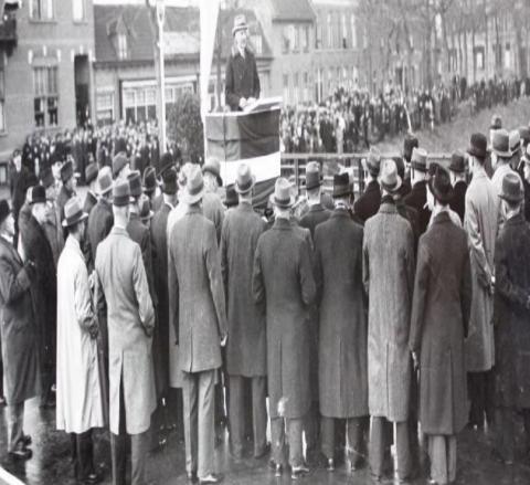 Opening van de Warnsveldsewegbrug in 1938...