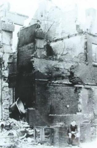 Een van de beschadigde huizen in de Heeckerenlaan