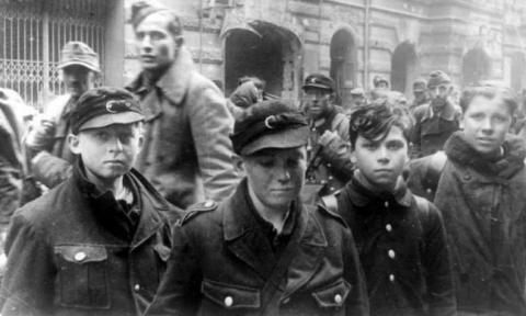 Zeer jonge Hitlerjugend soldaten