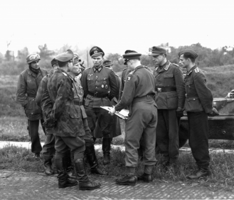 Overgave bij Zutphen door Duitse officier bij de Canadezen