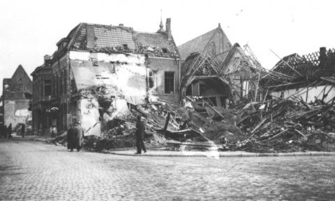 De restanten van café Stationzicht na Het Bombardement