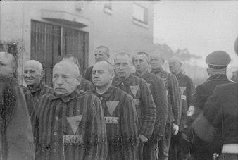 Volgens het Niod verbleef hij in Sachsenhausen