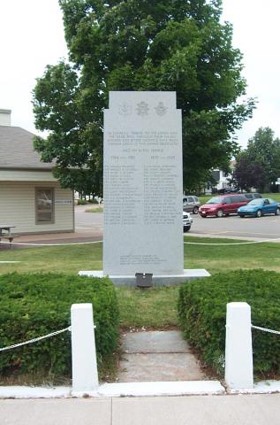 Het Canadese Kensington War Memorial met zijn naam