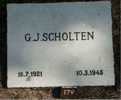 Zijn graf op het Nationale Erveld in Loenen B 179