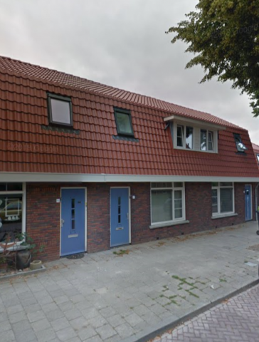 De IJsbaanstraat 17 waar hijverbleef naast zijn adres in Eindhoven.