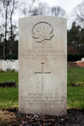 Het graf van John McLeod Henderson