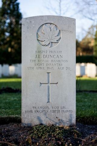Het graf van John Lyons Duncan