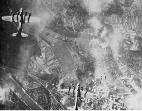 Opname van een van de vele Geallieerde bombardementen op Koblenz 
