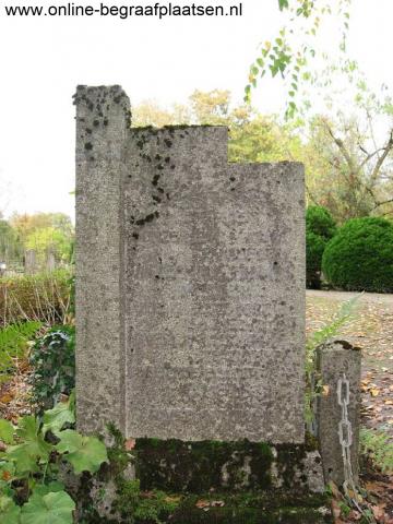 Haar grafsteen op de Oude Begraafplaats