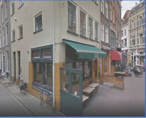 Het bekende café in de Turfstraat op de hoek, waar hij werkte
