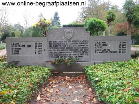 Zij staat vermeld op dit monument op de Oude Begraafplaats ter ere van hen die vielen tijdens het mislukte bombardement