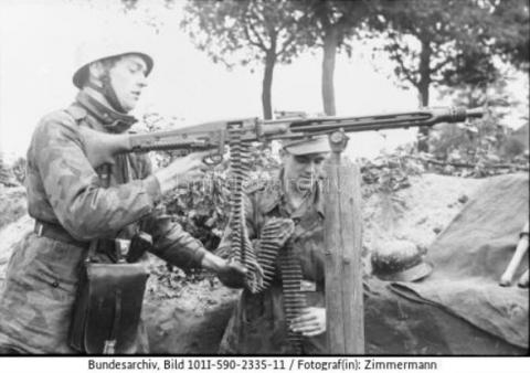 Tot de tanden bewapende Duitse soldaten