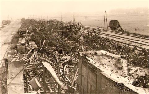 Gebombardeerde munitietrein op station Zutphen