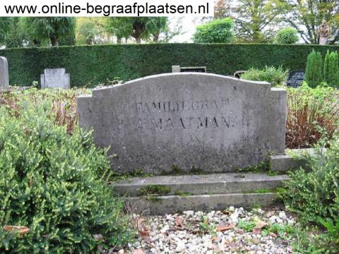 Samen met haar man Arend ligt ze begraven op de Oude Begraafplaats